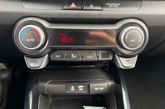 Kia Stonic (2018) thumbnail 26