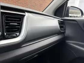 Kia Stonic (2018) thumbnail 31