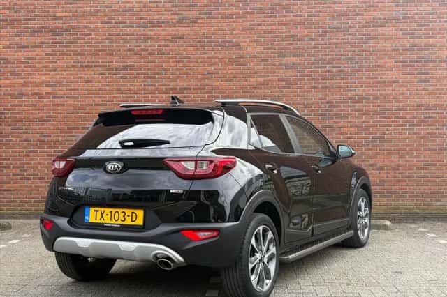 Kia Stonic (2018) thumbnail 6