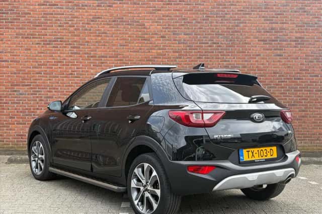 Kia Stonic (2018) thumbnail 7