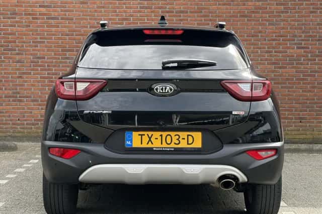 Kia Stonic (2018) thumbnail 8