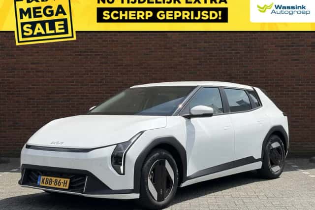 Kia EV4 (2026) thumbnail 1