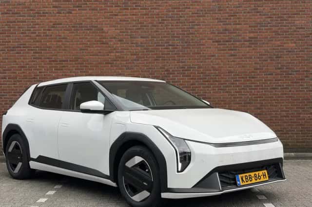 Kia EV4 (2026) thumbnail 2