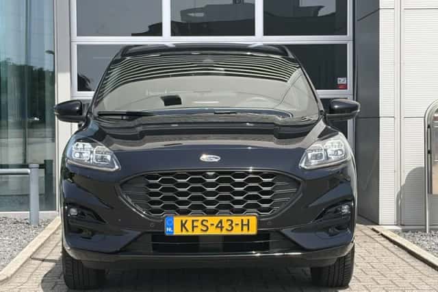 Ford Kuga (2023) thumbnail 3