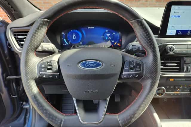 Ford Kuga (2023) thumbnail 11
