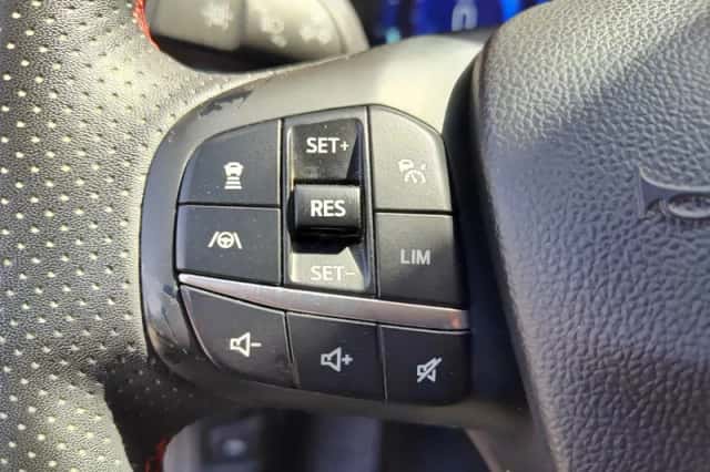 Ford Kuga (2023) thumbnail 12