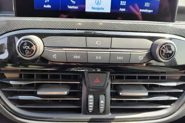 Ford Kuga (2023) thumbnail 16