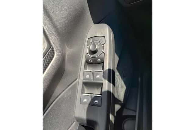 Ford Kuga (2023) thumbnail 25