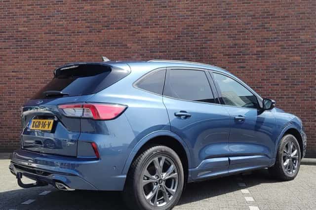 Ford Kuga (2023) thumbnail 4