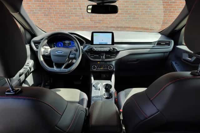 Ford Kuga (2023) thumbnail 10