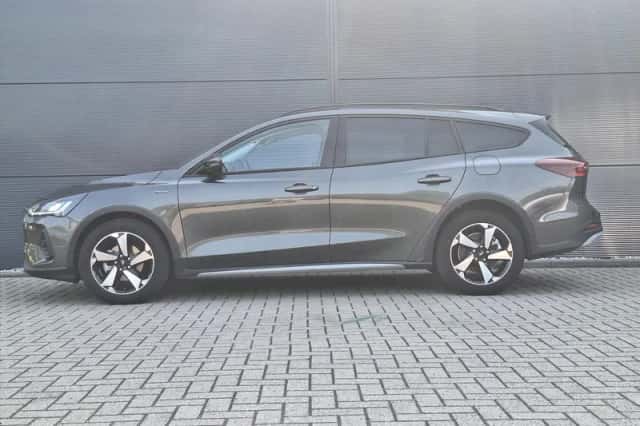 Ford Focus (2024) thumbnail 3