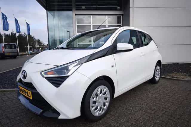Toyota Aygo (2021) thumbnail 3