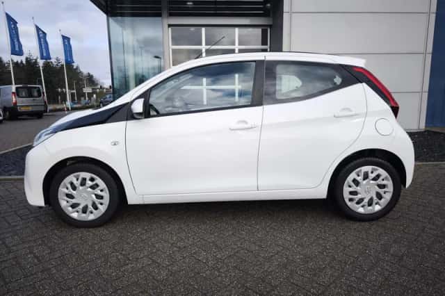 Toyota Aygo (2021) thumbnail 4