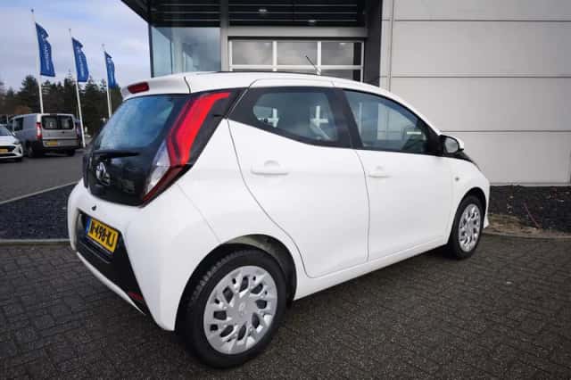 Toyota Aygo (2021) thumbnail 5