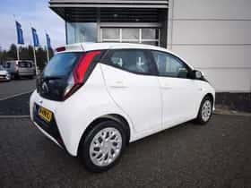 Toyota Aygo (2021) thumbnail 5
