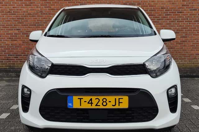 Kia Picanto (2023) thumbnail 2