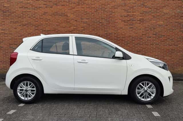 Kia Picanto (2023) thumbnail 4