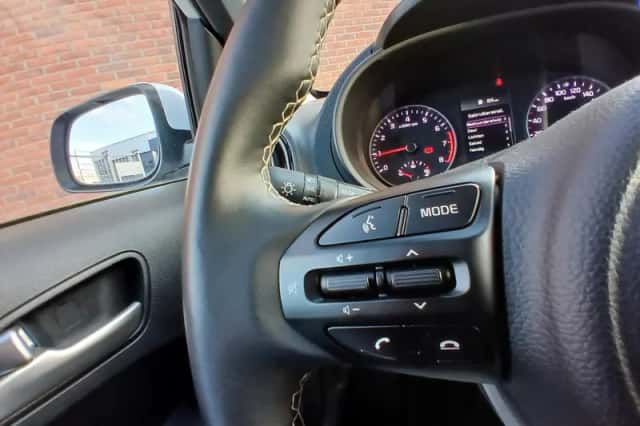 Kia Picanto (2022) thumbnail 16