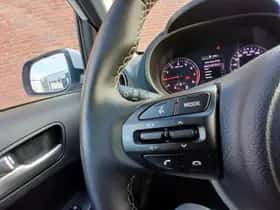 Kia Picanto (2022) thumbnail 16