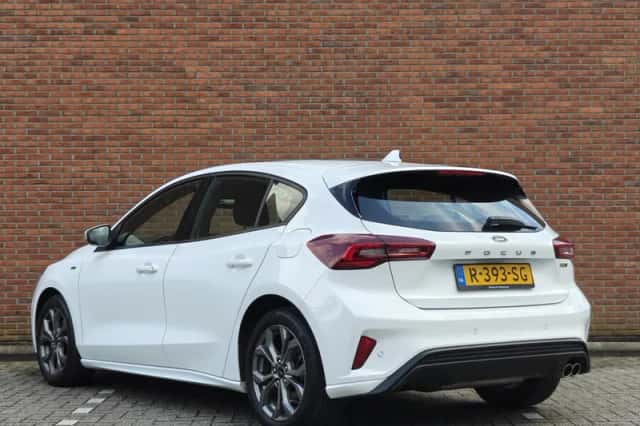 Ford Focus (2022) thumbnail 2