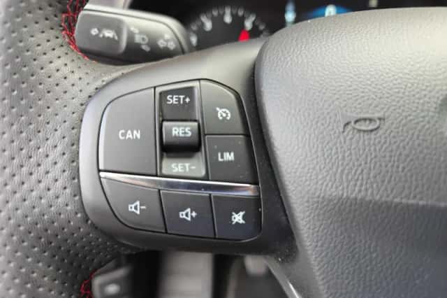 Ford Focus (2022) thumbnail 13