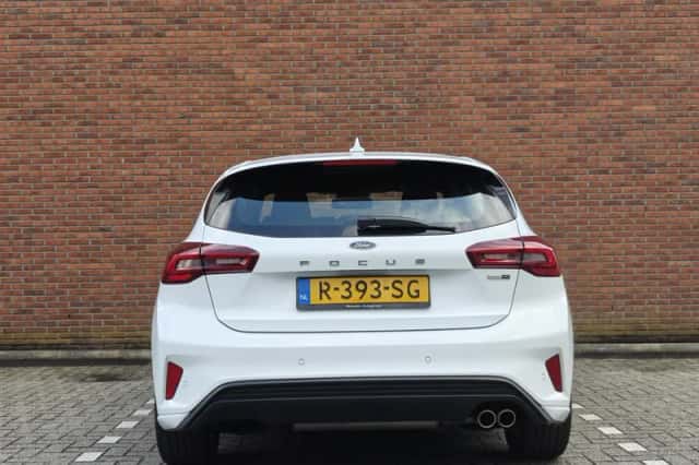 Ford Focus (2022) thumbnail 3