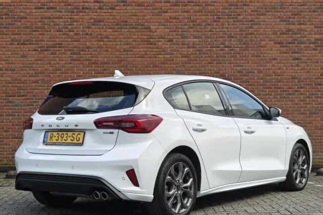 Ford Focus (2022) thumbnail 4