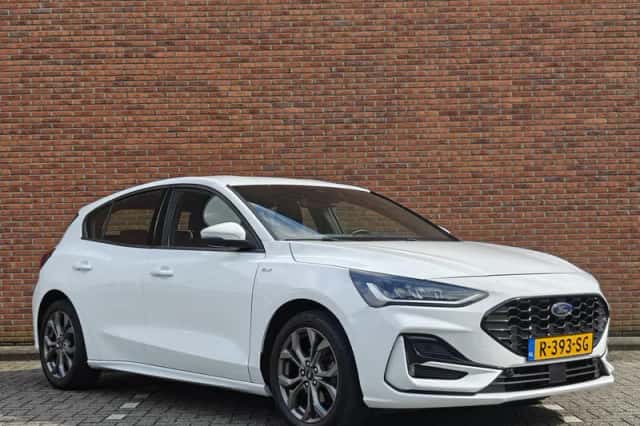 Ford Focus (2022) thumbnail 5