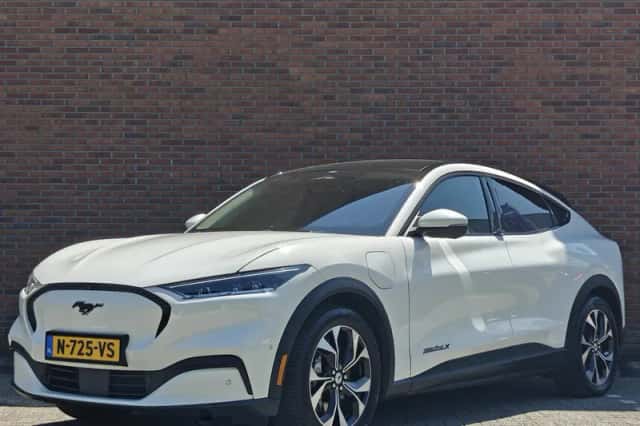 Ford Mustang Mach-E (2021) thumbnail 2