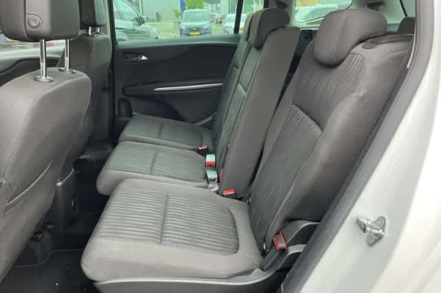 Opel Zafira (2017) thumbnail 11
