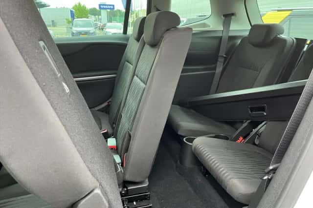 Opel Zafira (2017) thumbnail 12