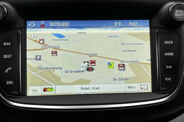 Opel Zafira (2017) thumbnail 16
