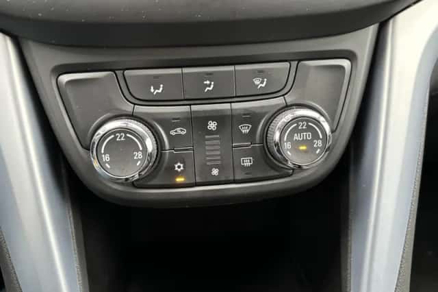 Opel Zafira (2017) thumbnail 17