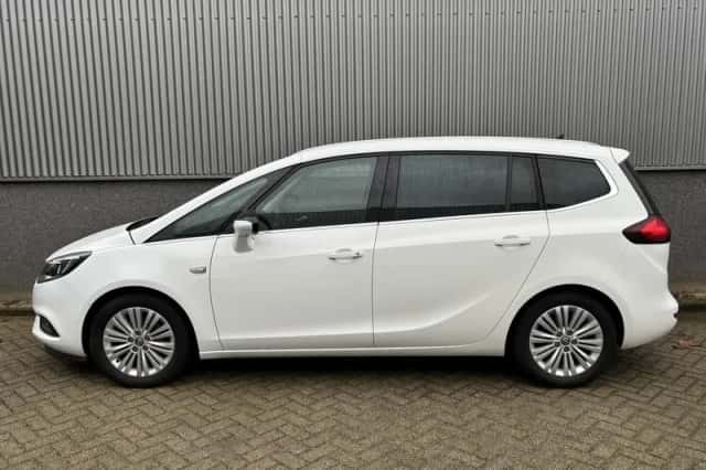 Opel Zafira (2017) thumbnail 3