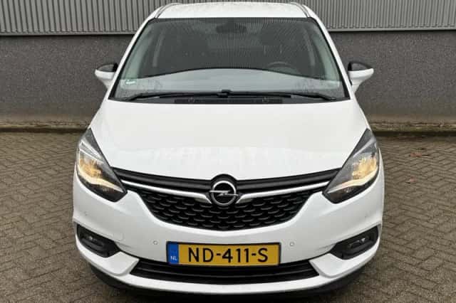 Opel Zafira (2017) thumbnail 8