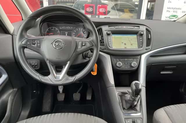 Opel Zafira (2017) thumbnail 9