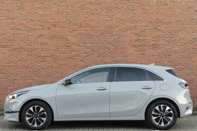 Kia Ceed (2025) thumbnail 3
