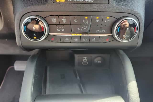 Ford Kuga (2023) thumbnail 12