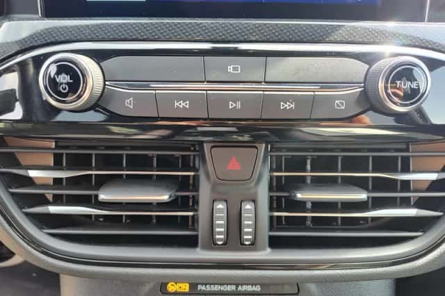 Ford Kuga (2023) thumbnail 13