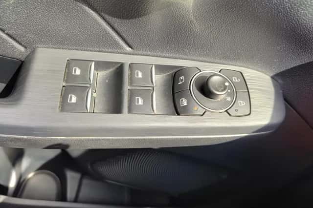 Ford Kuga (2023) thumbnail 15