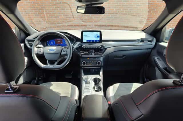 Ford Kuga (2023) thumbnail 8
