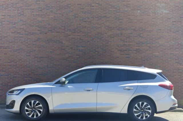 Ford Focus (2022) thumbnail 2