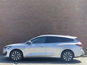 Ford Focus (2022) thumbnail 2