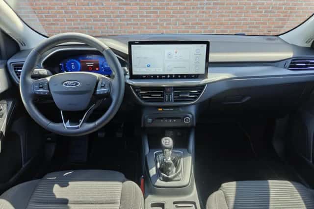 Ford Focus (2022) thumbnail 11