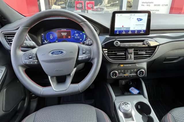 Ford Kuga (2024) thumbnail 4