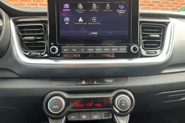 Kia Stonic (2021) thumbnail 17