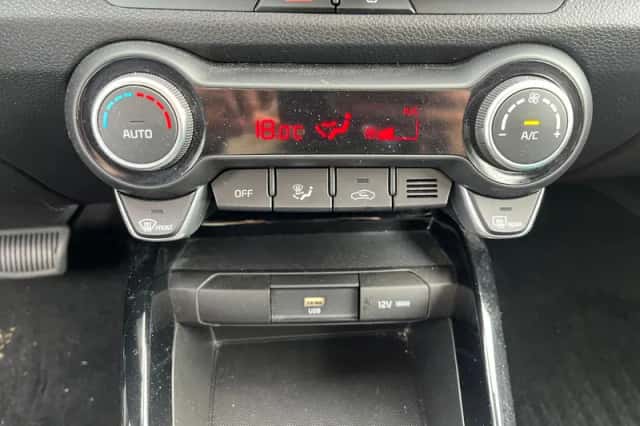 Kia Stonic (2021) thumbnail 18