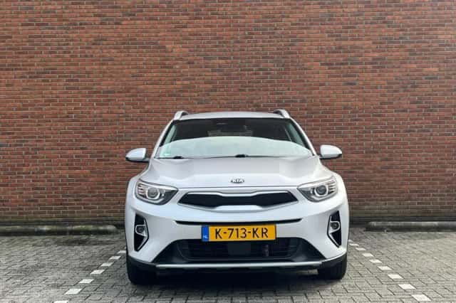 Kia Stonic (2021) thumbnail 3