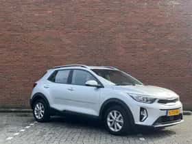 Kia Stonic (2021) thumbnail 4