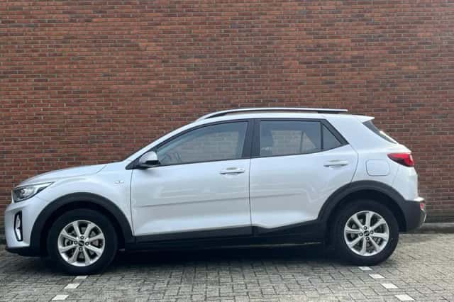 Kia Stonic (2021) thumbnail 5